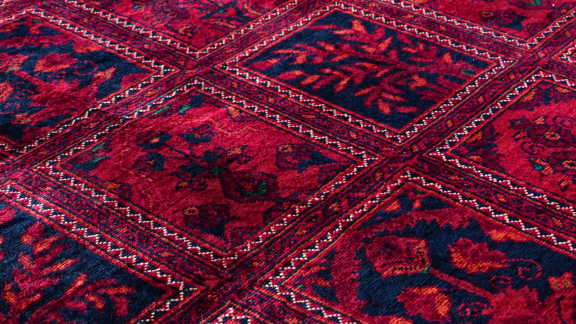 İran Halısı Tarihçesi: Pazırık'tan Safevilere Eşsiz Sanat