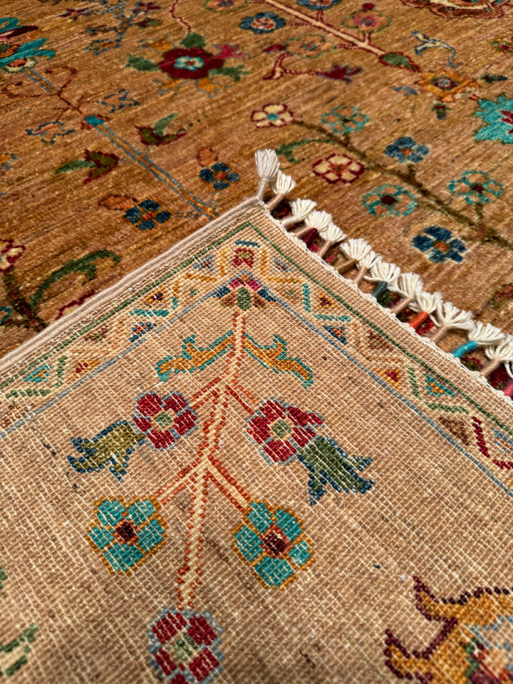 سجادة صوفية أصلية منسوجة يدويًا من Sultani Floral باللون البيج بصبغة جذرية، مقاس 174 × 245، 4.26 متر مربع - 5 × 8 قدم