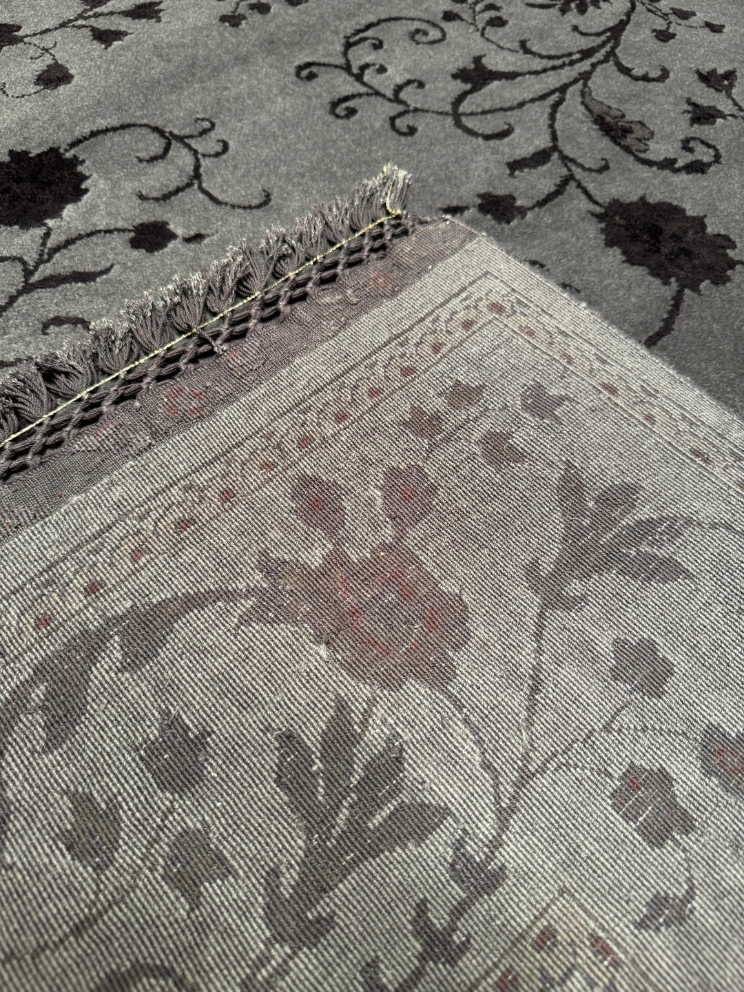 Privat Original Hand Woven Black Wool Silk Carpet 161x245 3.94 Square Meters - 5x8 ft