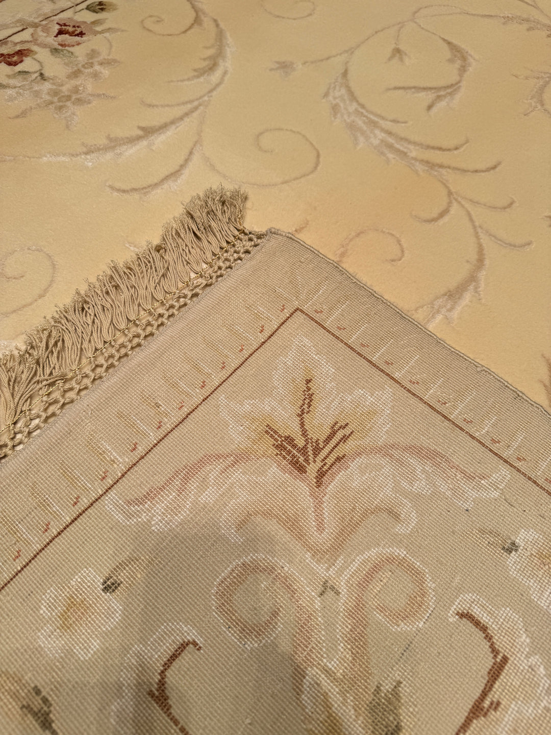 Privat Original Hand Woven Cream Wool Silk Carpet 169x249 4.20 Square Meters - 5x8 ft