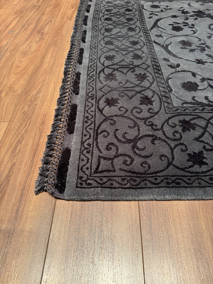 Privat Original Hand Woven Black Wool Silk Carpet 167x246 6.33 Square Meters - 5x8 ft