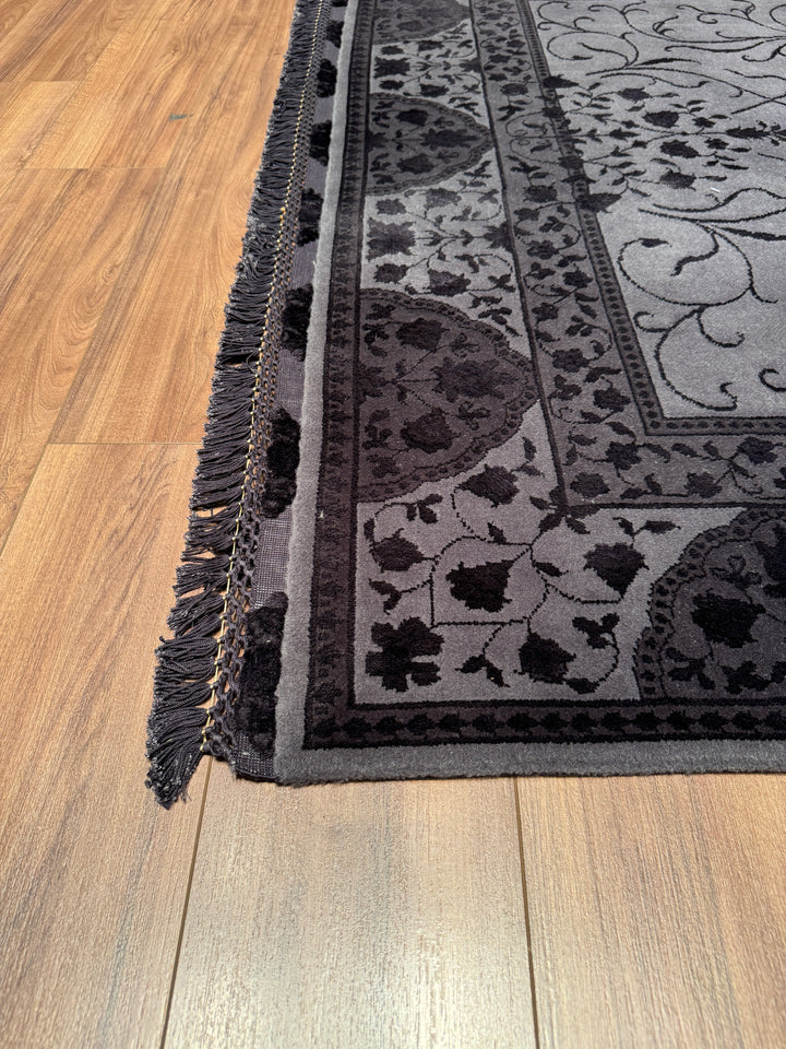 Privat Original Hand Woven Black Wool Silk Carpet 169x253 4.28 Square Meters - 5x8 ft