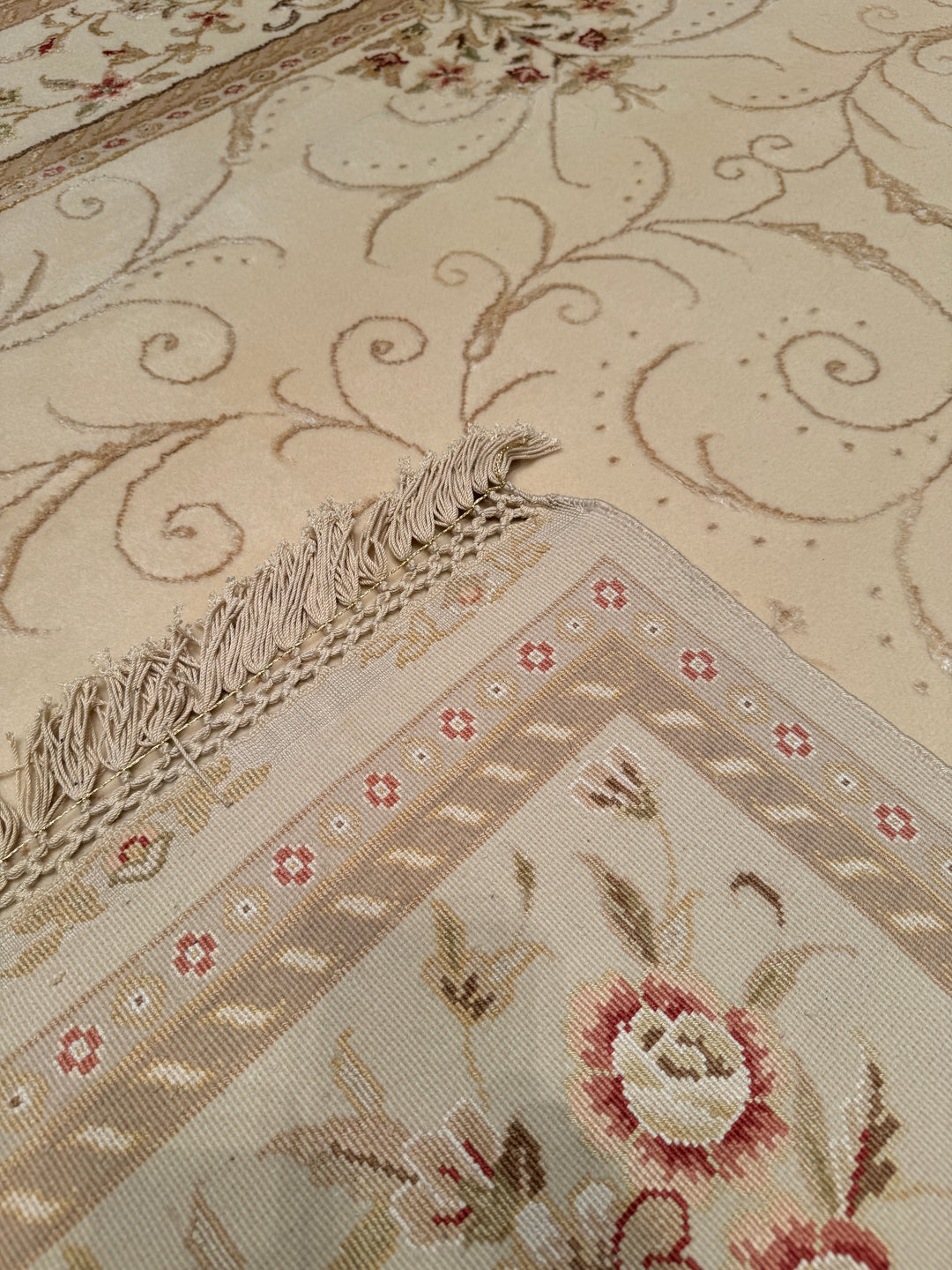 Privat Original Hand Woven Cream Wool Silk Carpet 168x247 4.15 Square Meters - 5x8 ft