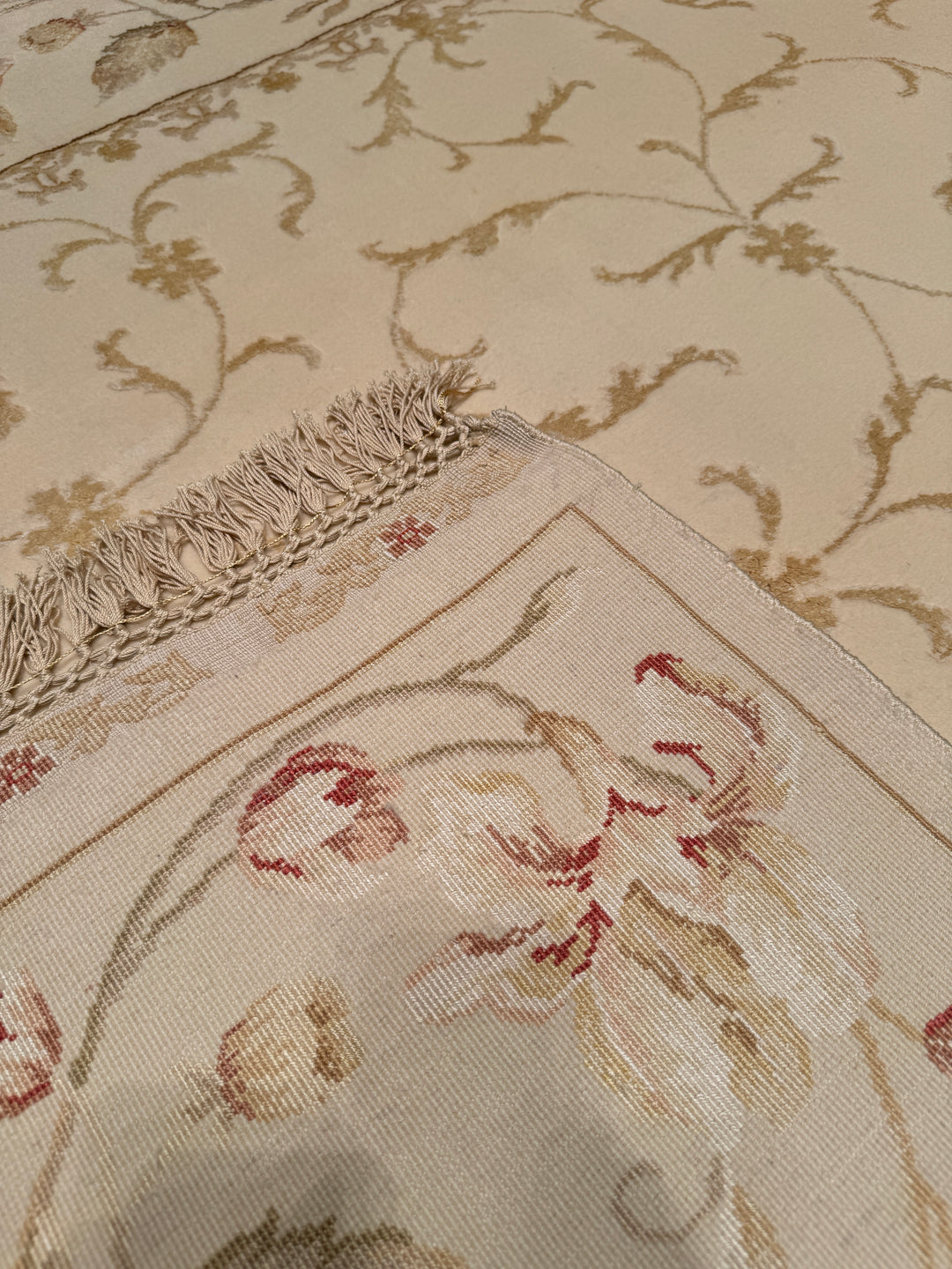 Privat Original Hand Woven Cream Wool Silk Carpet 172x245 4.21 Square Meters - 5x8 ft