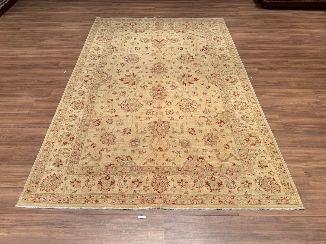 Uşak Original Hand Woven Beige Vegetable Dyed Wool Carpet 198x295 5.84 Square Meters - 7x10 ft