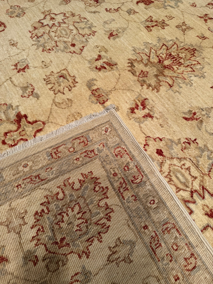 Uşak Original Hand Woven Beige Vegetable Dyed Wool Carpet 198x295 5.84 Square Meters - 7x10 ft