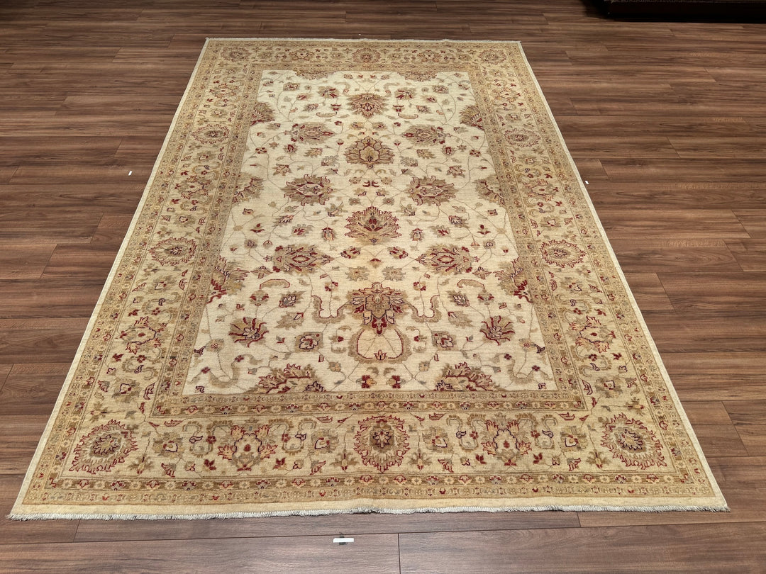 Uşak Orjinal El Dokuması Bej Kök Boya Yün Halı 199x293 5.83 Metrekare - 7x10 ft