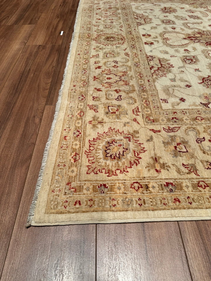 Uşak Original Hand Woven Beige Vegetable Dyed Wool Carpet 199x293 5.83 Square Meters - 7x10 ft