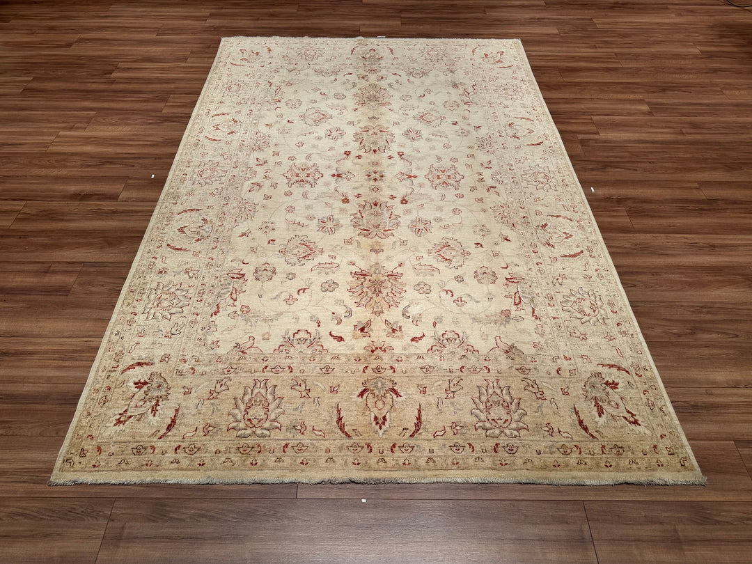 Uşak Orjinal El Dokuması Bej Kök Boya Yün Halı 199x300 5.97 Metrekare - 7x10 ft