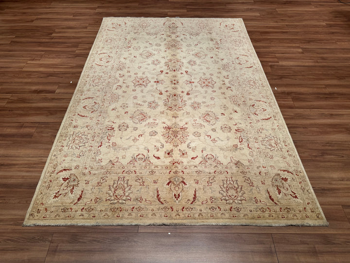 Uşak Orjinal El Dokuması Bej Kök Boya Yün Halı 199x300 5.97 Metrekare - 7x10 ft