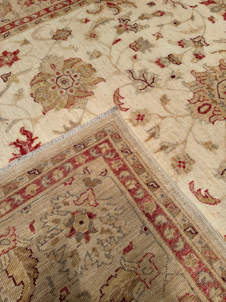 Uşak Original Hand Woven Beige Vegetable Dyed Wool Carpet 202x296 5.98 Square Meters - 7x10 ft