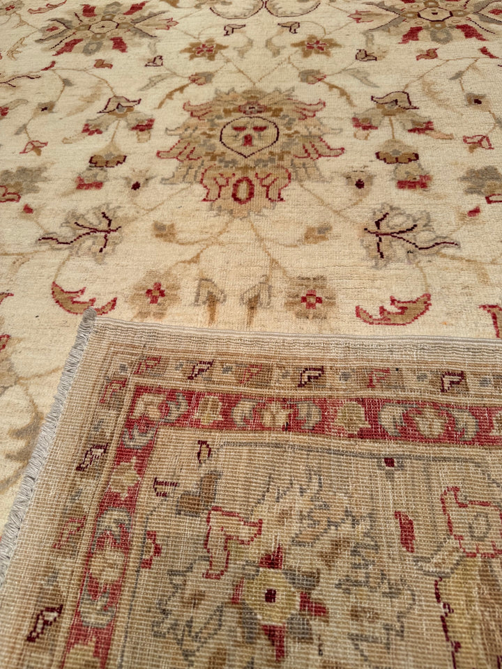 Uşak Original Hand Woven Beige Vegetable Dyed Wool Carpet 202x296 5.98 Square Meters - 7x10 ft