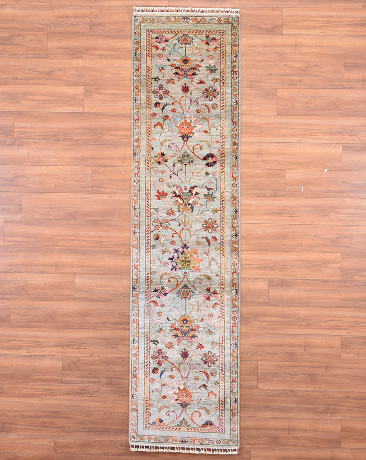 سجادة صوفية أصلية منسوجة يدويًا من Sultani Floral Long Runner باللون الرمادي المصبوغ يدويًا 0.78 × 306 2.39 متر مربع - 2 × 10 قدم 