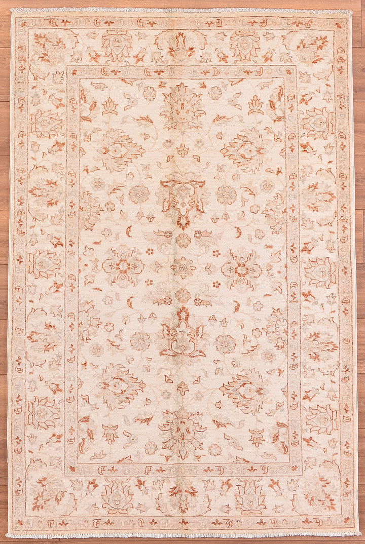 Uşak Original Hand Woven Cream Vegetable Dyed Wool Carpet 122x171 2.09 Square Meters - 4x6 ft