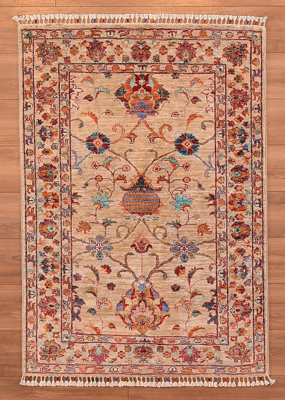 Sultani Çiçekli Orjinal El Dokuması Bej Kök Boya Yün Halı 101x147 1.48 Metrekare - 3x4 ft