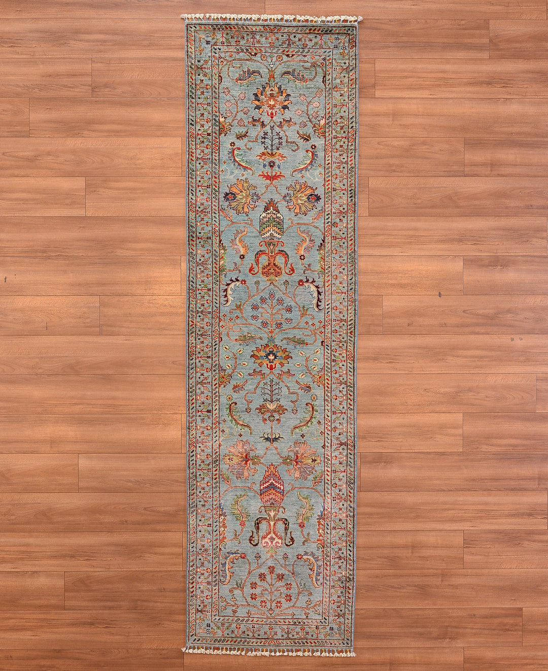 سجادة صوفية أصلية منسوجة يدويًا من Sultani Floral Long Runner باللون الرمادي المصبوغ يدويًا 0.83 × 307 2.55 متر مربع - 2 × 10 قدم 