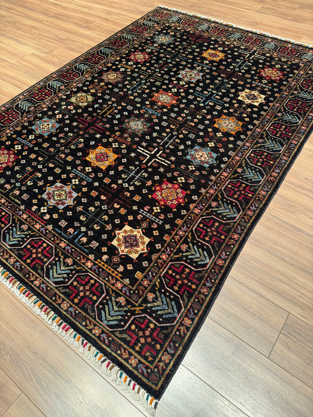 Veziri Bilcik Orijinal El Dokuması Siyah Kök Boya Yün Halı 175x249 4.36 Metrekare - 6x8 ft