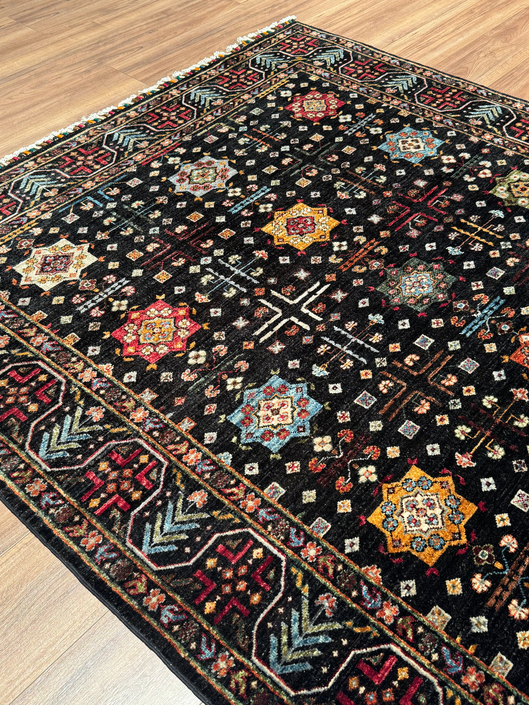 Veziri Bilcik Orijinal El Dokuması Siyah Kök Boya Yün Halı 175x249 4.36 Metrekare - 6x8 ft