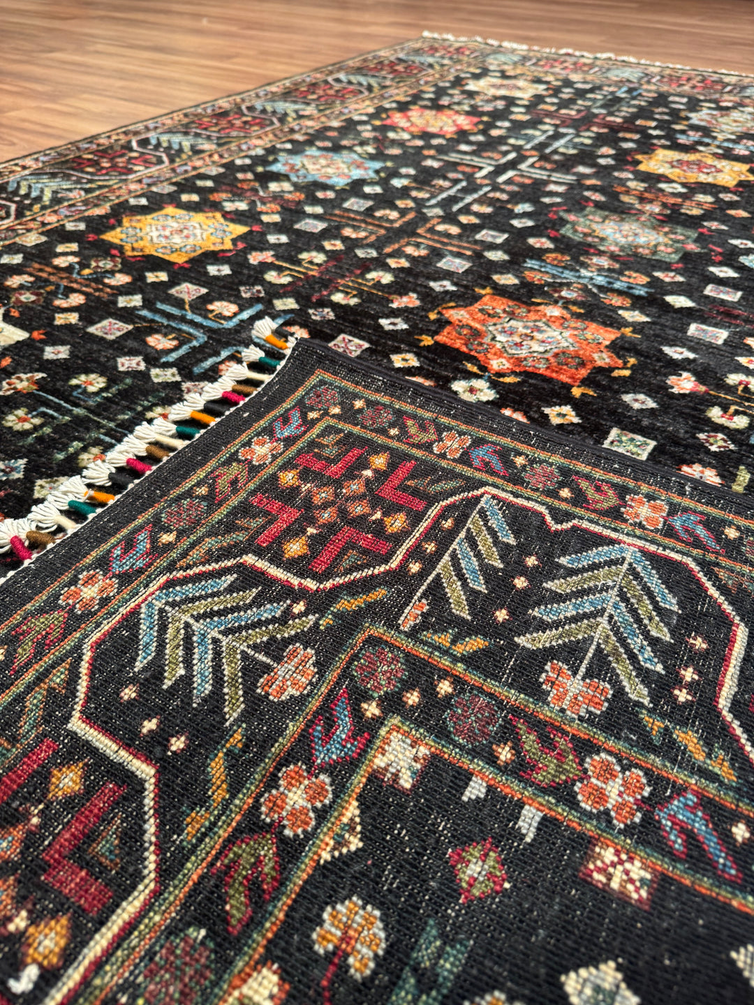 Veziri Bilcik Orijinal El Dokuması Siyah Kök Boya Yün Halı 175x249 4.36 Metrekare - 6x8 ft