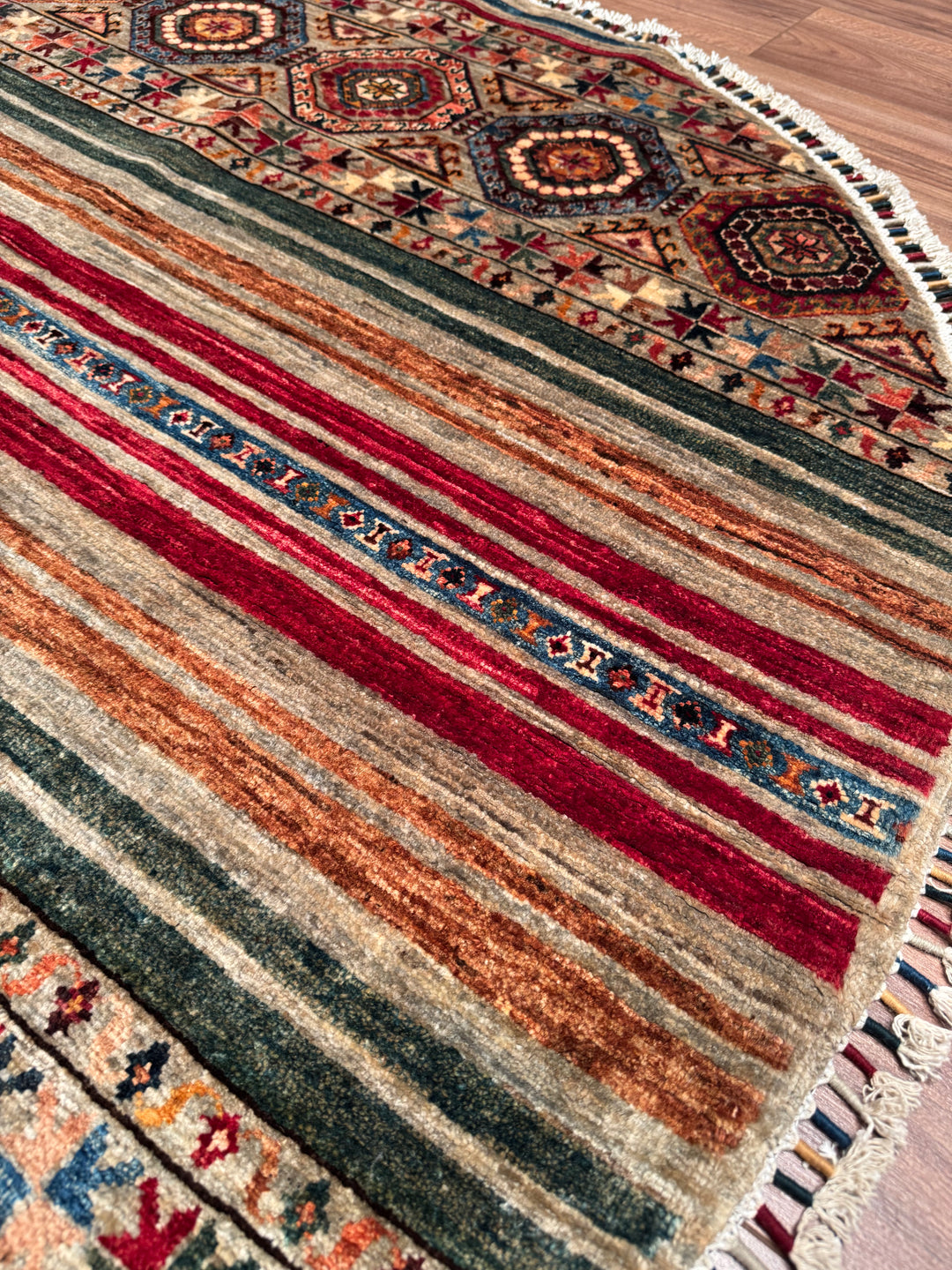 Khorjin Yuvarlak Orijinal El Dokuması Multi Kök Boya Yün Halı 141x144 2.03 Metrekare - 5x5 ft