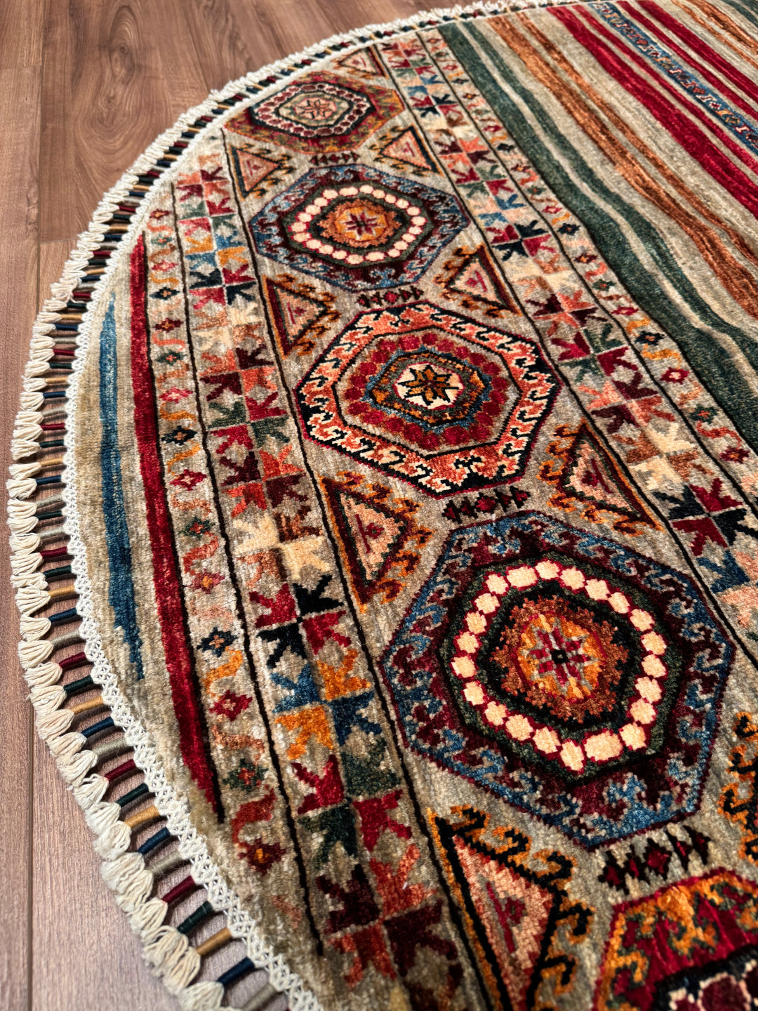 Khorjin Yuvarlak Orijinal El Dokuması Multi Kök Boya Yün Halı 141x144 2.03 Metrekare - 5x5 ft