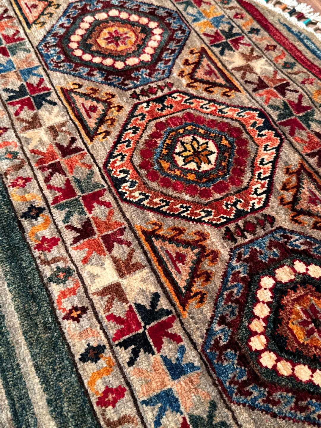 Khorjin Yuvarlak Orijinal El Dokuması Multi Kök Boya Yün Halı 140x144 2.01 Metrekare - 5x5 ft