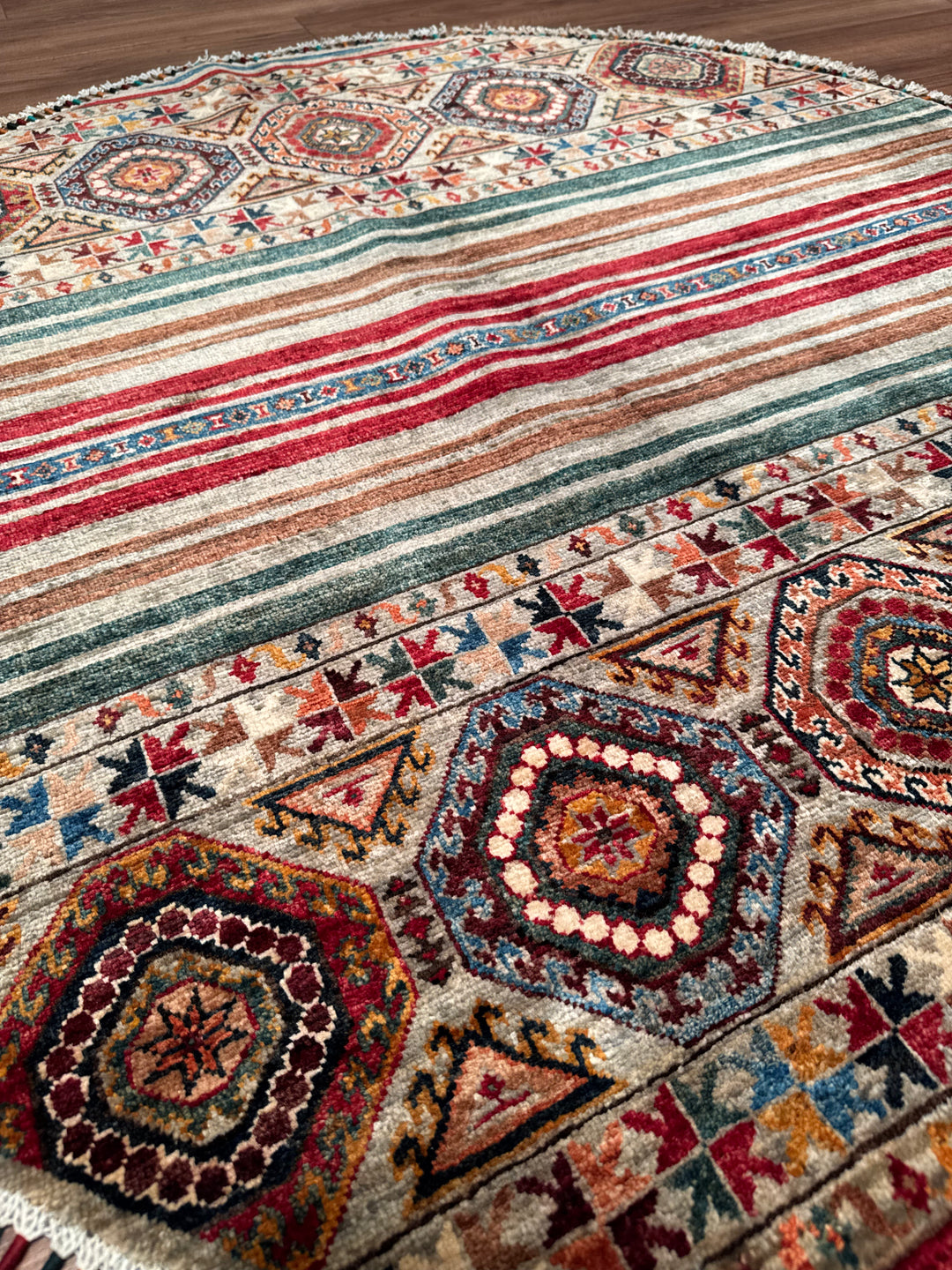 Khorjin Yuvarlak Orijinal El Dokuması Multi Kök Boya Yün Halı 140x144 2.01 Metrekare - 5x5 ft