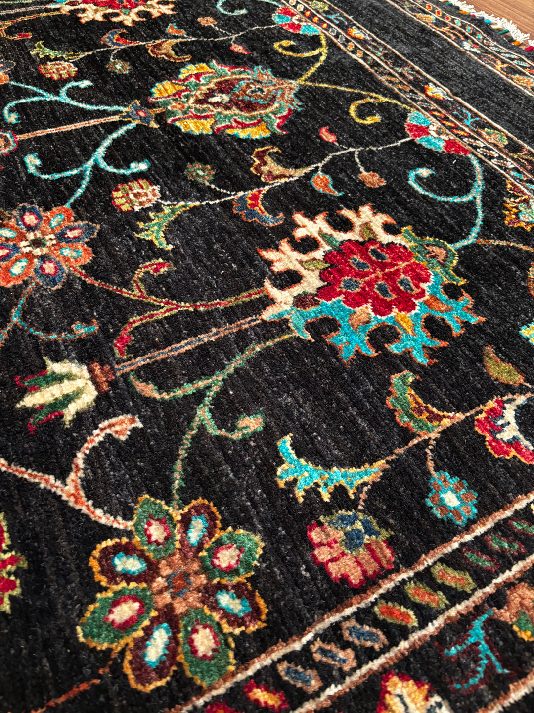 Sultani Binbirgece Orijinal El Dokuması Siyah Kök Boya Yün Halı 172x247 4.25 Metrekare - 6x8 ft