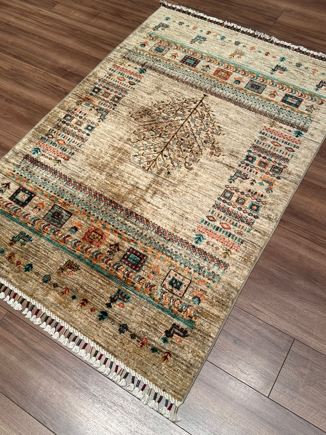 Khorjin Hayat Ağacı Orijinal El Dokuması Bej Kök Boya Yün Halı 105x156 1.64 Metrekare - 3x5 ft