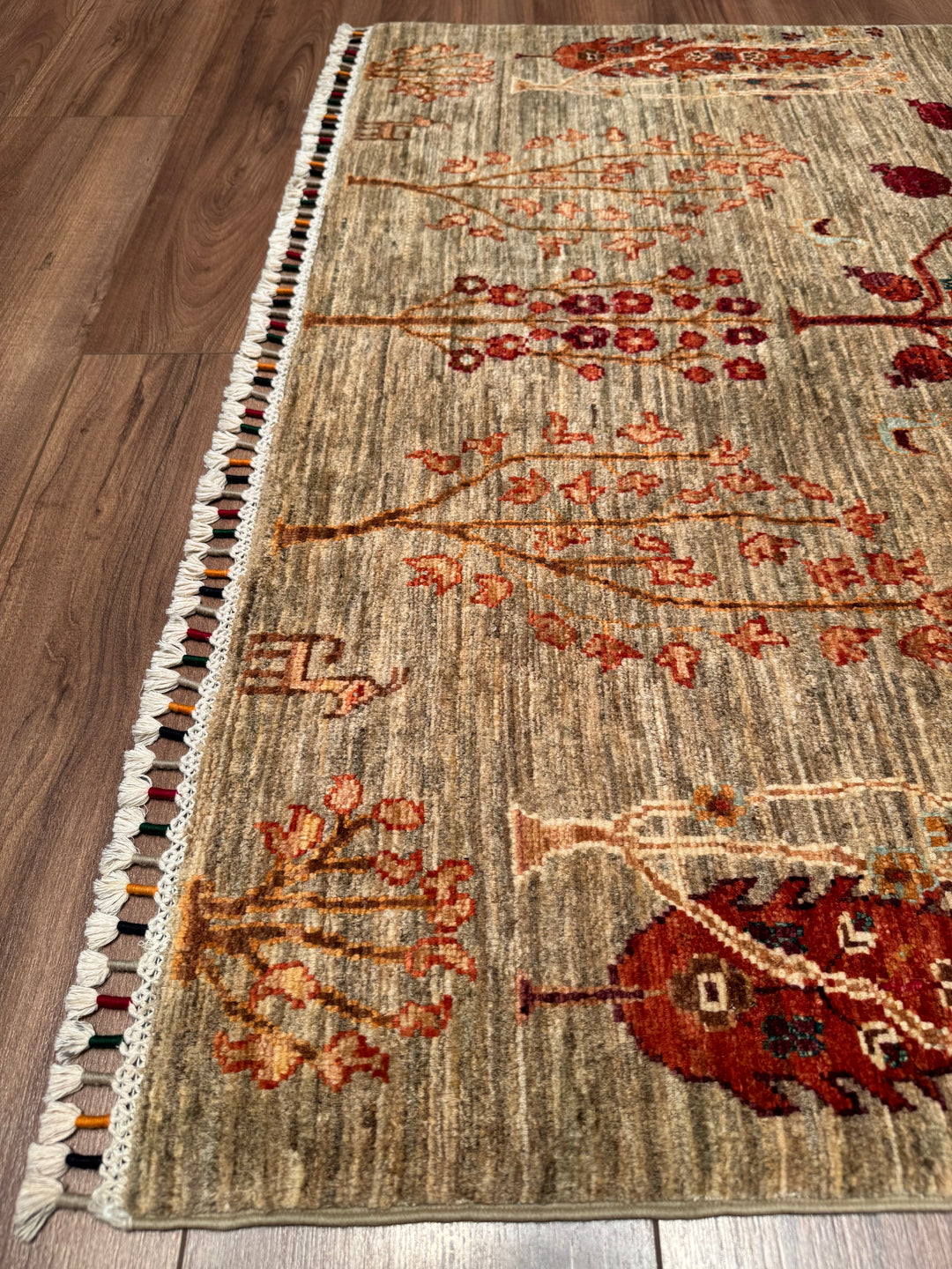 Sultani Nar Ağacı Orijinal El Dokuması Bej Kök Boya Yün Halı 121x188 2.27 Metrekare - 4x6 ft