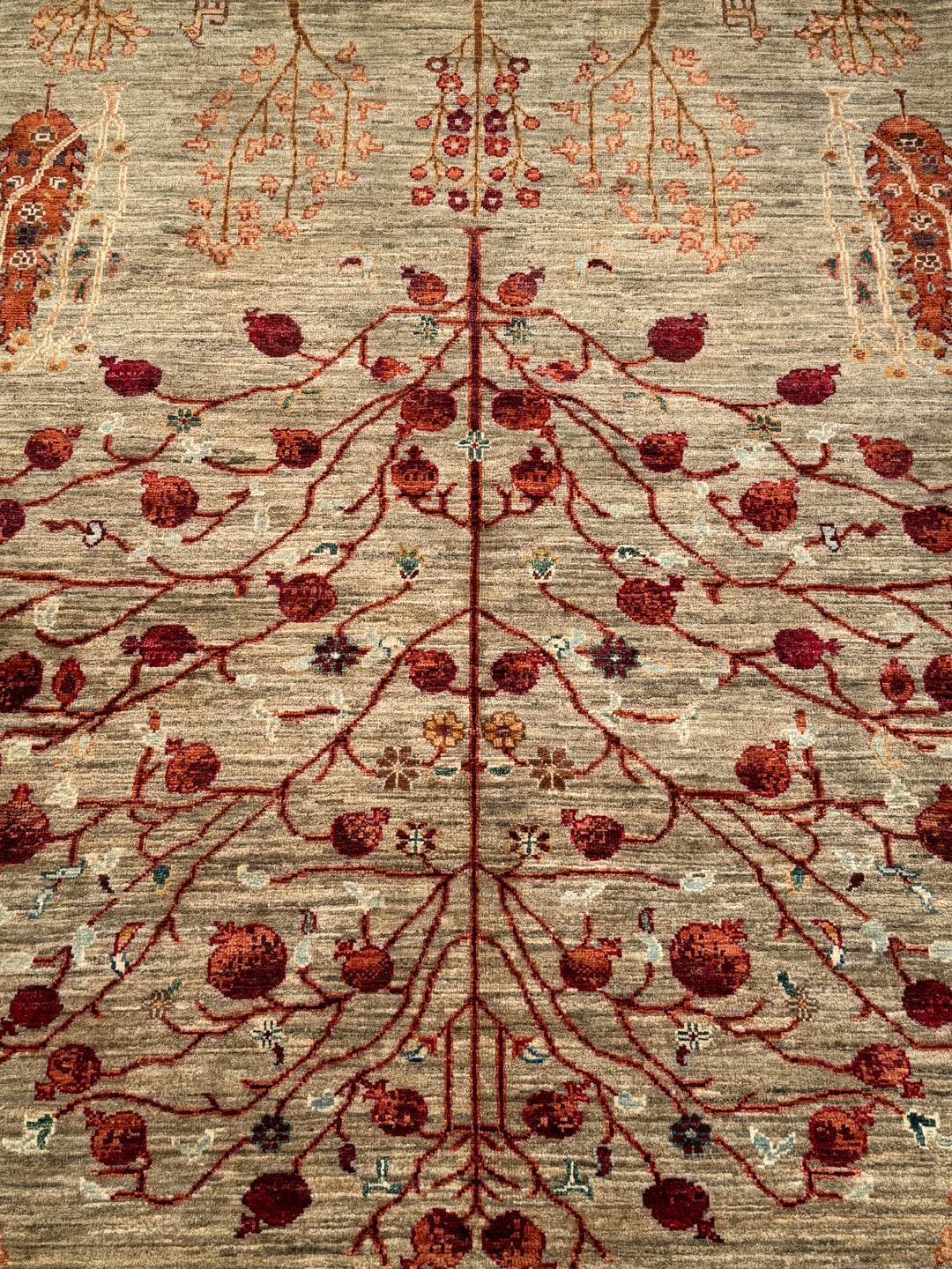 Sultani Nar Ağacı Orijinal El Dokuması Bej Kök Boya Yün Halı 121x188 2.27 Metrekare - 4x6 ft