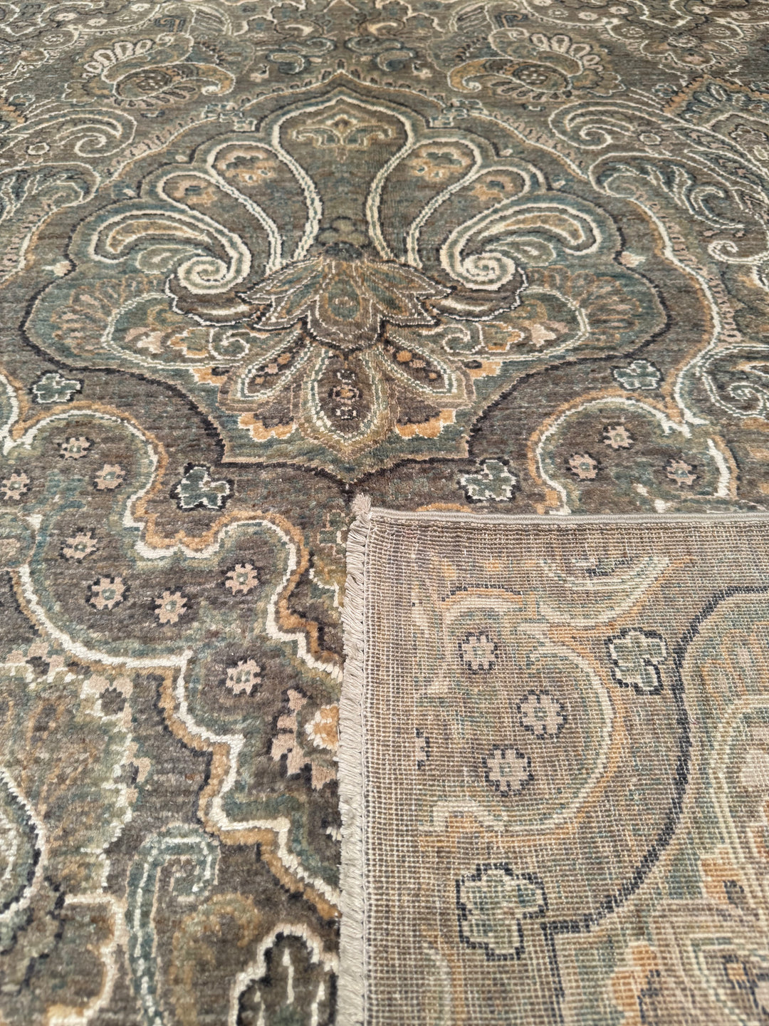 Uşak Farhan Original Hand Woven Gray Vegetable Dyed Wool Carpet 238x284 6.76 Square Meters - 8x10 ft