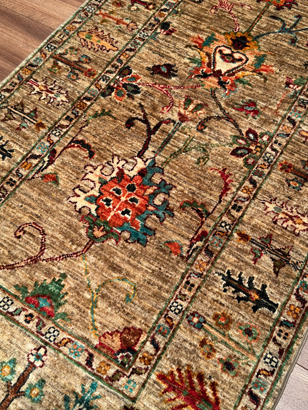 سجادة سلطاني بينبيرجيس رانر الأصلية المصنوعة يدويًا من الصوف بلون بيج مصبوغ بصبغة الجذور، 0.75 × 200، 1.50 متر مربع - 3 × 6 قدم