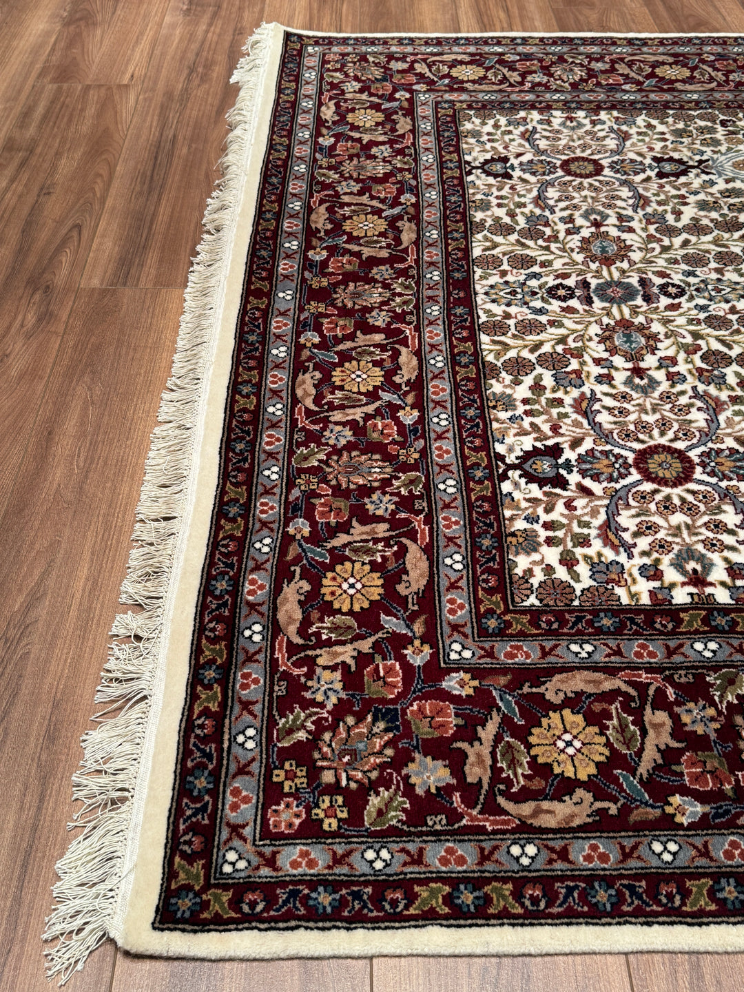 Hereke Yedi Dağın Çiçeği Orijinal El Dokuması Kırmızı Krem Yün Halı 170x238 4.05 Metrekare - 5x8 ft