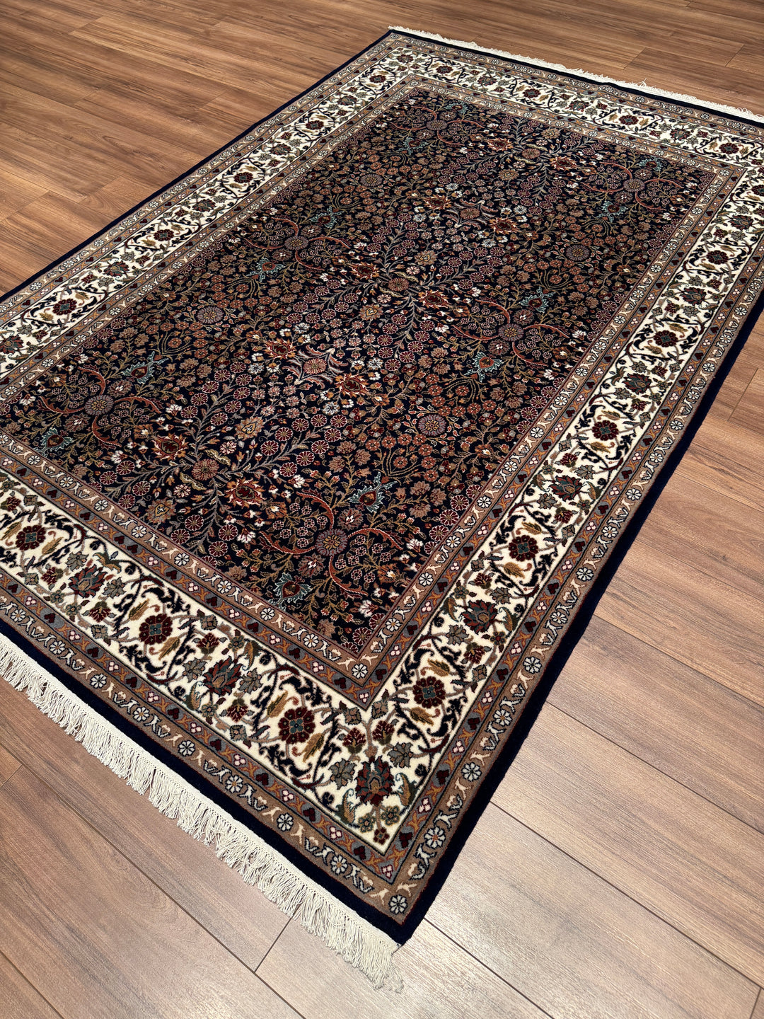 Hereke Yedi Dağın Çiçeği Orijinal El Dokuması Mavi Krem Yün Halı 166x241 4 Metrekare - 5x8 ft