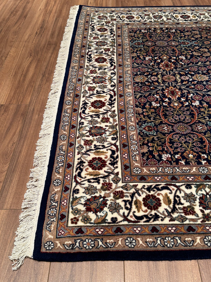 Hereke Yedi Dağın Çiçeği Orijinal El Dokuması Mavi Krem Yün Halı 166x241 4 Metrekare - 5x8 ft