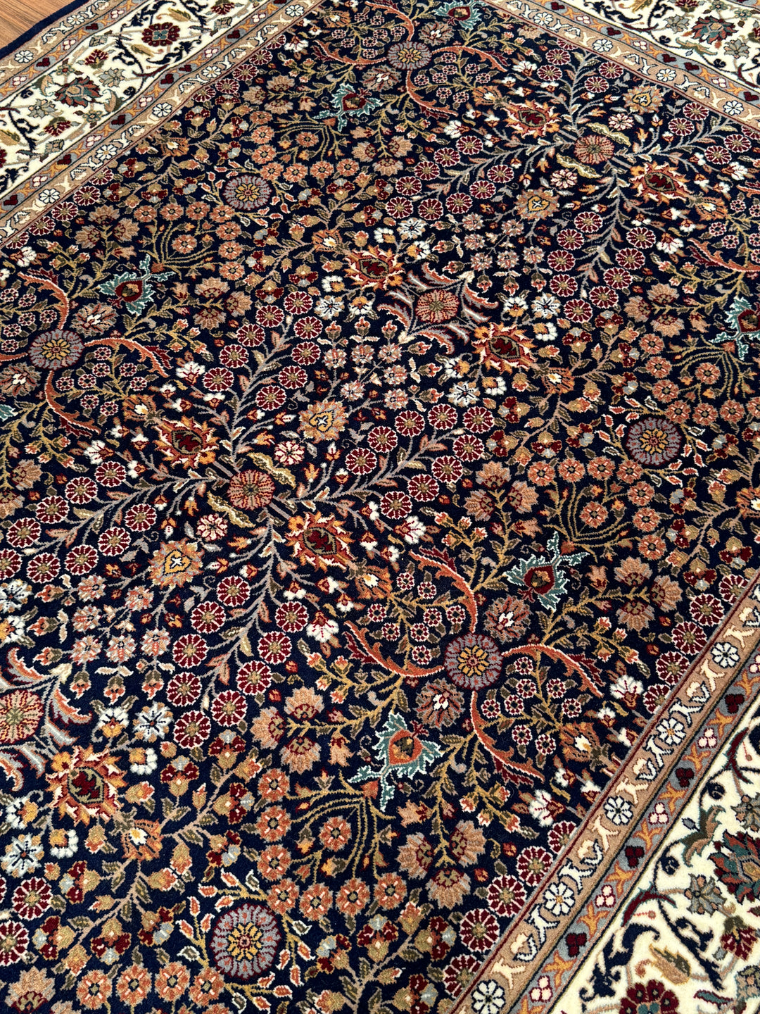 Hereke Yedi Dağın Çiçeği Orijinal El Dokuması Mavi Krem Yün Halı 166x241 4 Metrekare - 5x8 ft