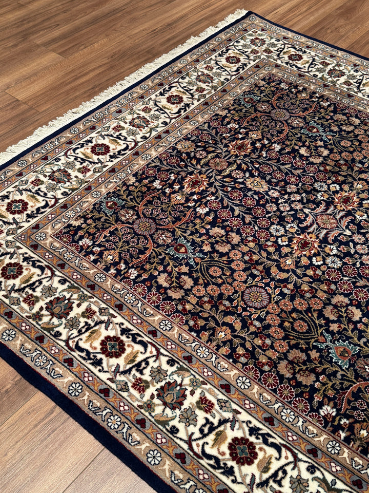 Hereke Yedi Dağın Çiçeği Orijinal El Dokuması Mavi Krem Yün Halı 166x241 4 Metrekare - 5x8 ft