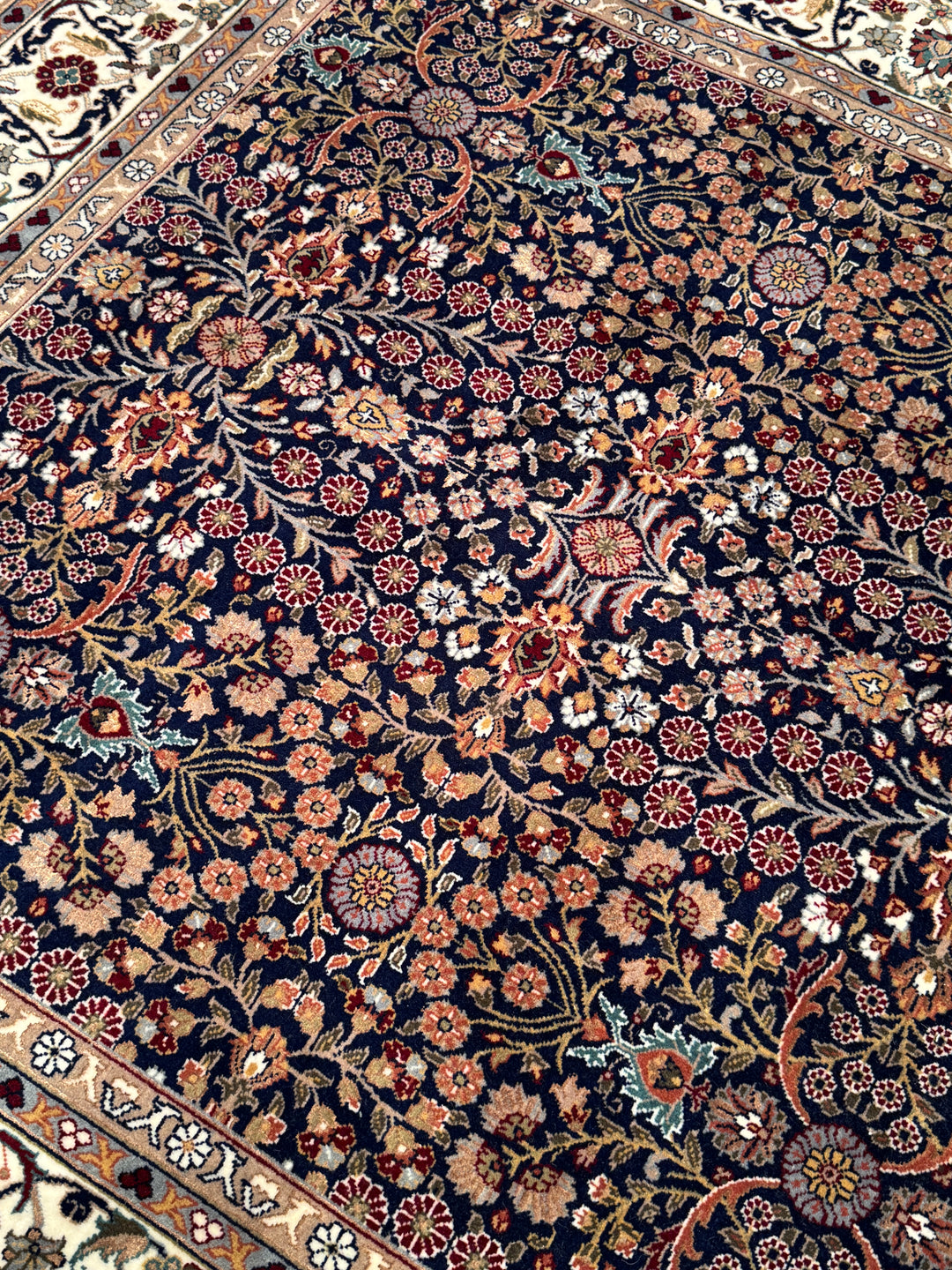 Hereke Yedi Dağın Çiçeği Orijinal El Dokuması Mavi Krem Yün Halı 166x241 4 Metrekare - 5x8 ft