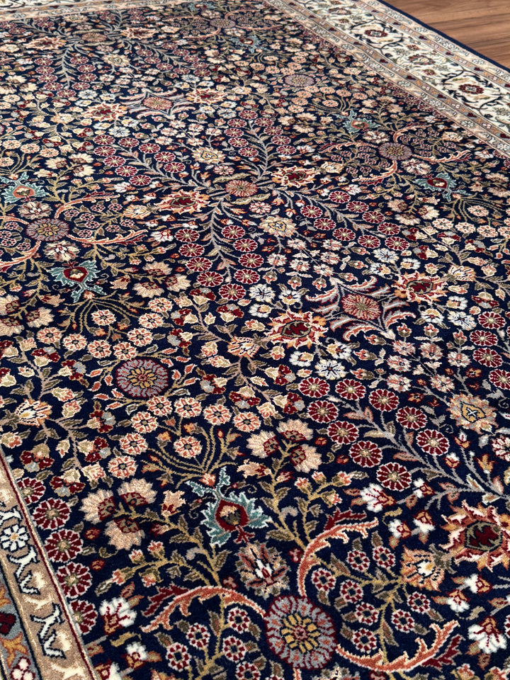 Hereke Yedi Dağın Çiçeği Orijinal El Dokuması Mavi Krem Yün Halı 166x241 4 Metrekare - 5x8 ft