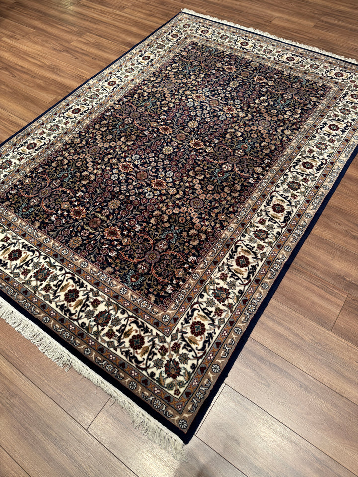 Hereke Yedi Dağın Çiçeği Orijinal El Dokuması Mavi Krem Yün Halı 166x241 4 Metrekare - 5x8 ft