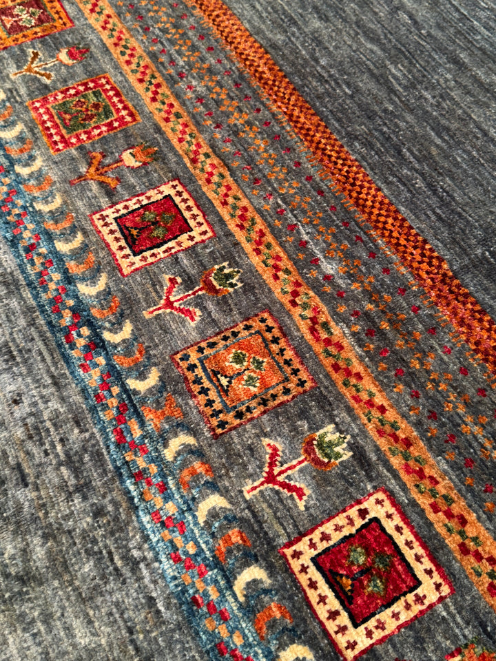 سجادة صوفية أصلية من مجموعة شجرة الحياة من خورجين، منسوجة يدويًا، بلون رمادي مصبوغ بجذور، مقاس 168×243، 4.08 متر مربع - 5×8 قدم