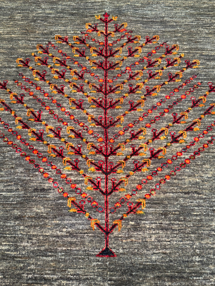 سجادة صوفية أصلية من مجموعة شجرة الحياة من خورجين، منسوجة يدويًا، بلون رمادي مصبوغ بجذور، مقاس 168×243، 4.08 متر مربع - 5×8 قدم