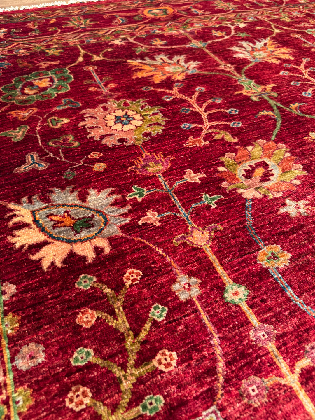 سجادة سلطاني زهرية أصلية منسوجة يدويًا من الصوف الأحمر المصبوغ بصبغة الجذور، 207 × 305 سم، 6.31 متر مربع - 7 × 10 قدم