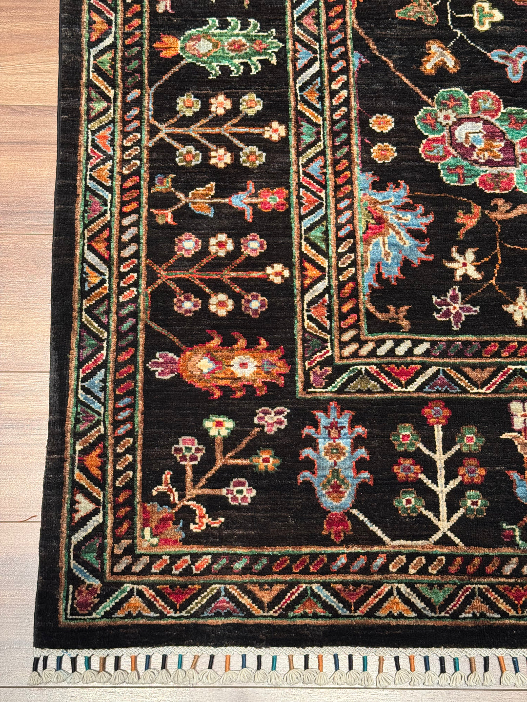 سجادة سلطاني زهرية أصلية منسوجة يدويًا من الصوف الأسود المصبوغ بصبغة الجذور، 210×288، 6.05 متر مربع - 7×10 قدم