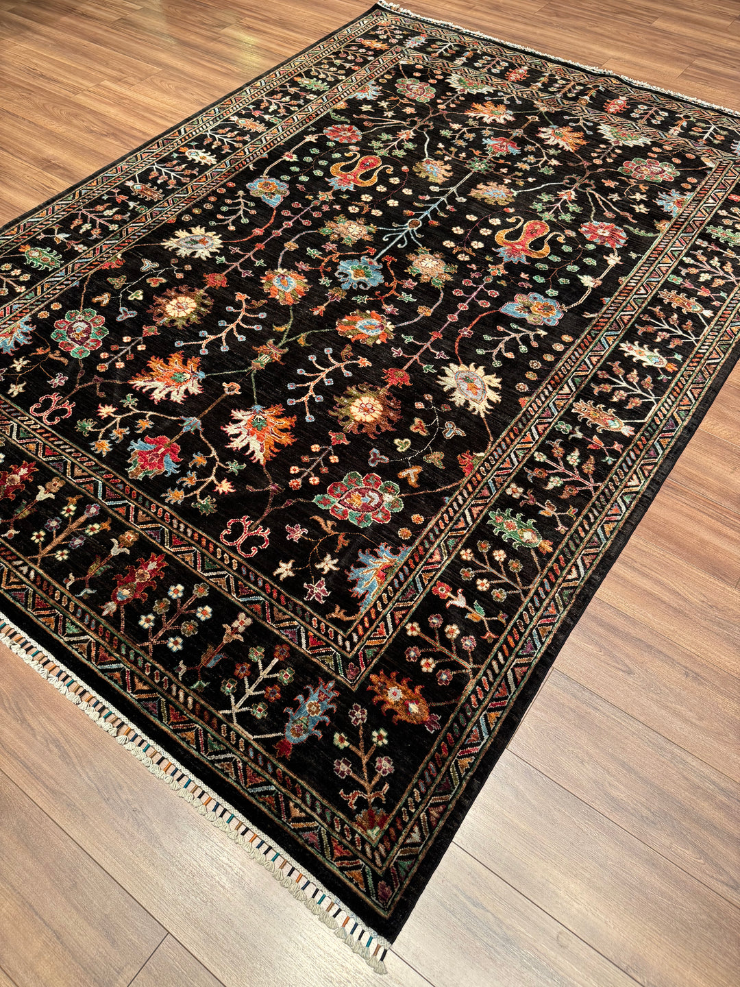 سجادة سلطاني زهرية أصلية منسوجة يدويًا من الصوف الأسود المصبوغ بصبغة الجذور، 210×288، 6.05 متر مربع - 7×10 قدم