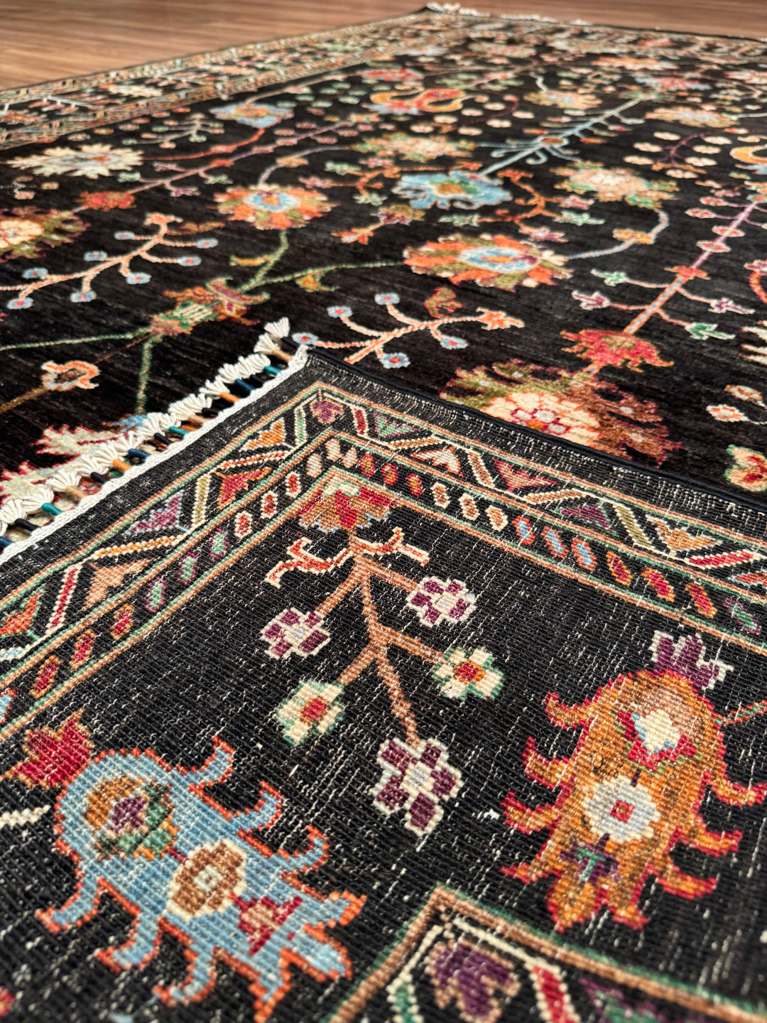 سجادة سلطاني زهرية أصلية منسوجة يدويًا من الصوف الأسود المصبوغ بصبغة الجذور، 210×288، 6.05 متر مربع - 7×10 قدم
