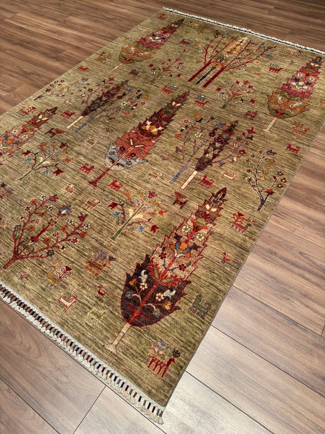 Khorjin Hayat Ağacı Orijinal El Dokuması Yeşil Bej Kök Boya Yün Halı 173x255 4.41 Metrekare - 5x8 ft