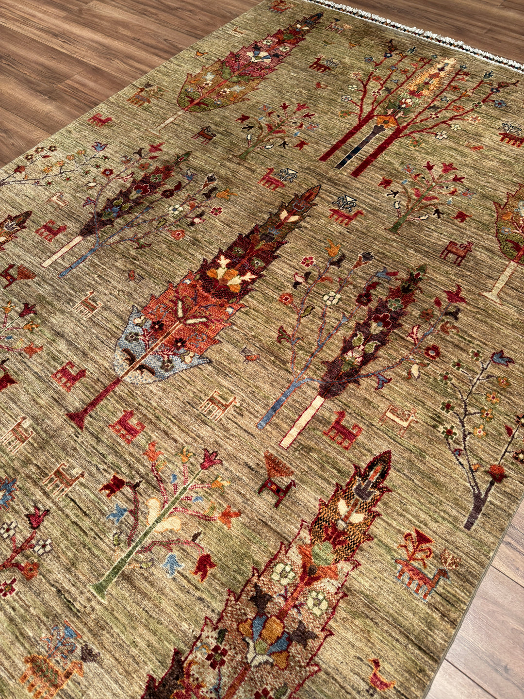 Khorjin Hayat Ağacı Orijinal El Dokuması Yeşil Bej Kök Boya Yün Halı 173x255 4.41 Metrekare - 5x8 ft