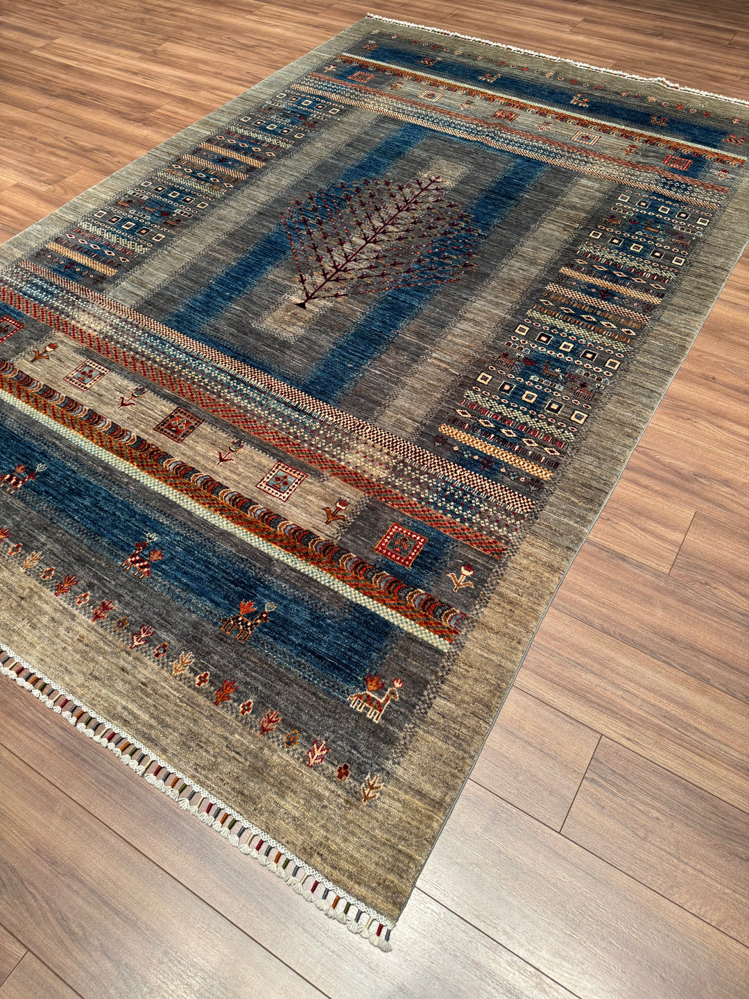 سجادة صوفية أصلية من مجموعة شجرة الحياة من خورجين، منسوجة يدويًا، بلون رمادي مصبوغ بجذور، مقاس 196×297، 5.82 متر مربع - 7×10 قدم 